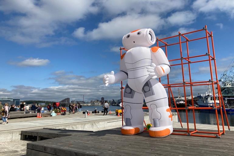 Aarhus deler erfaringer om robotter - vi skal ikke have 98 forskellige løsninger